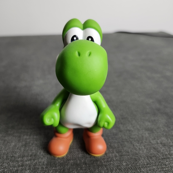 Nintendo 2007 Super Mario Yoshi Figure Collection Soft Vinyl Doll Mascot - Picture 1 of 6
